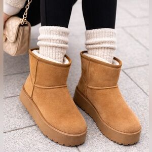 Women's Furry Faux Suede Ankle Platform Booties Tan Size 6.5 NWT